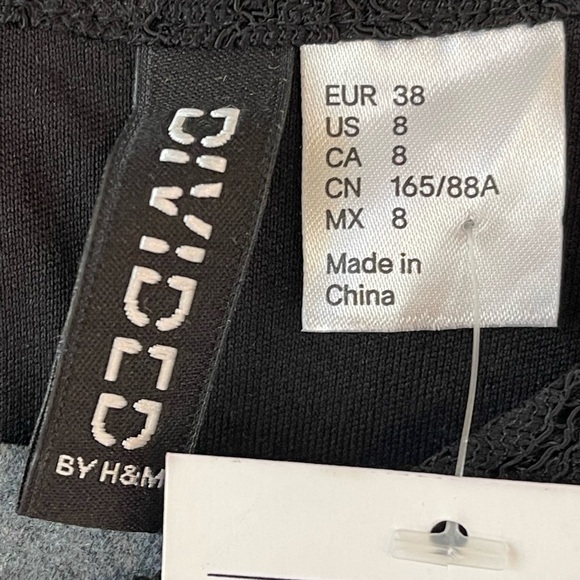 🆕H &‎ M divided lace overlay ladies dress-NWT-size 8-sheath-flared sleeves-mini - Picture 2 of 16